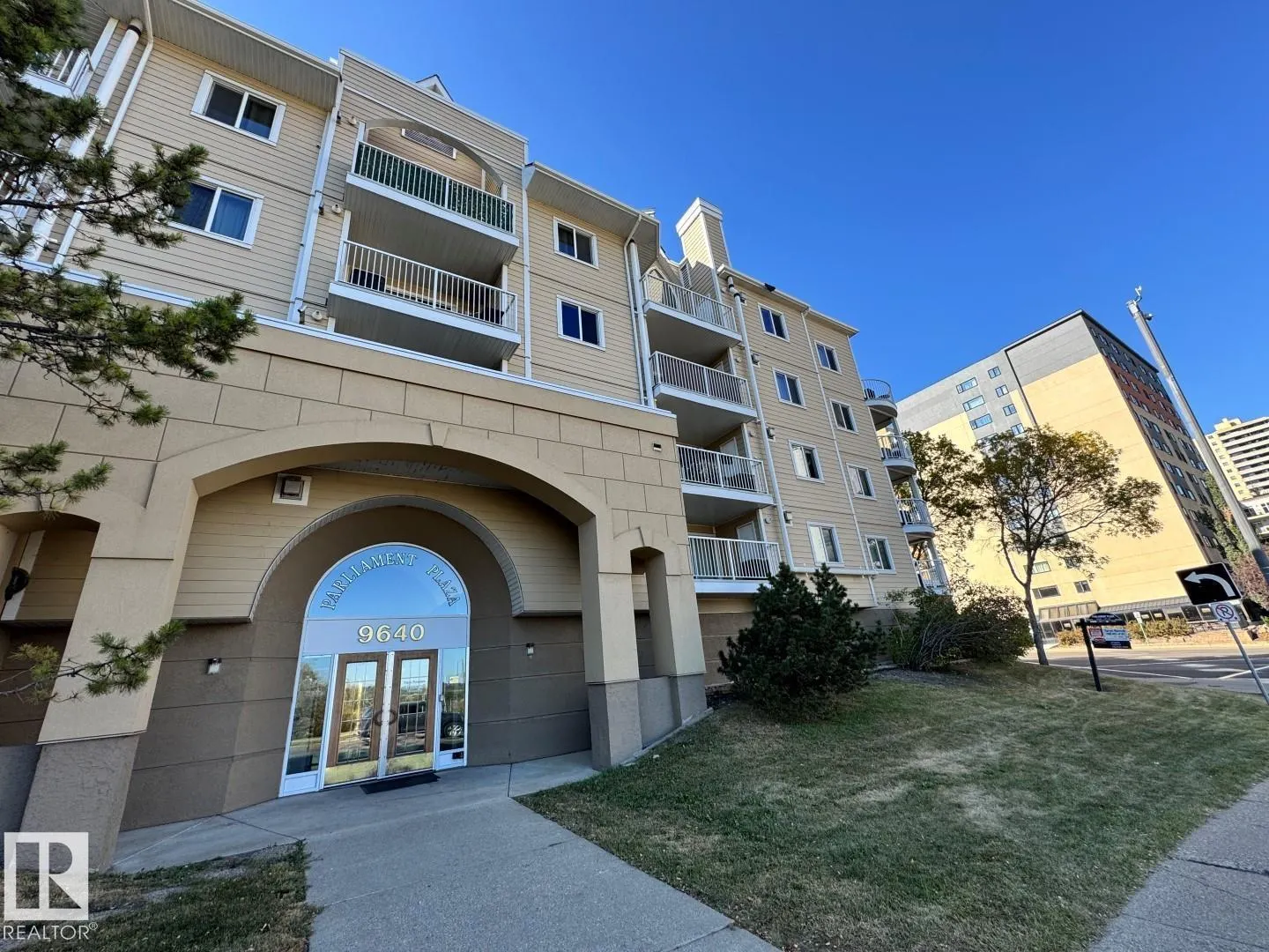 #103 9640 105 ST NW