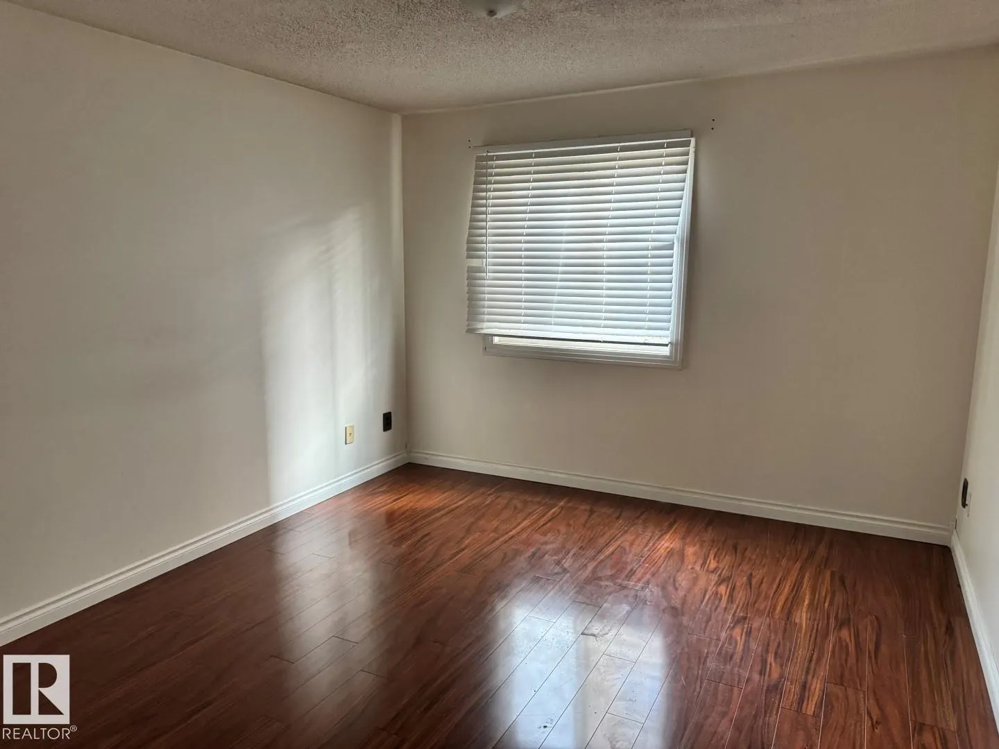 #103 9640 105 ST NW