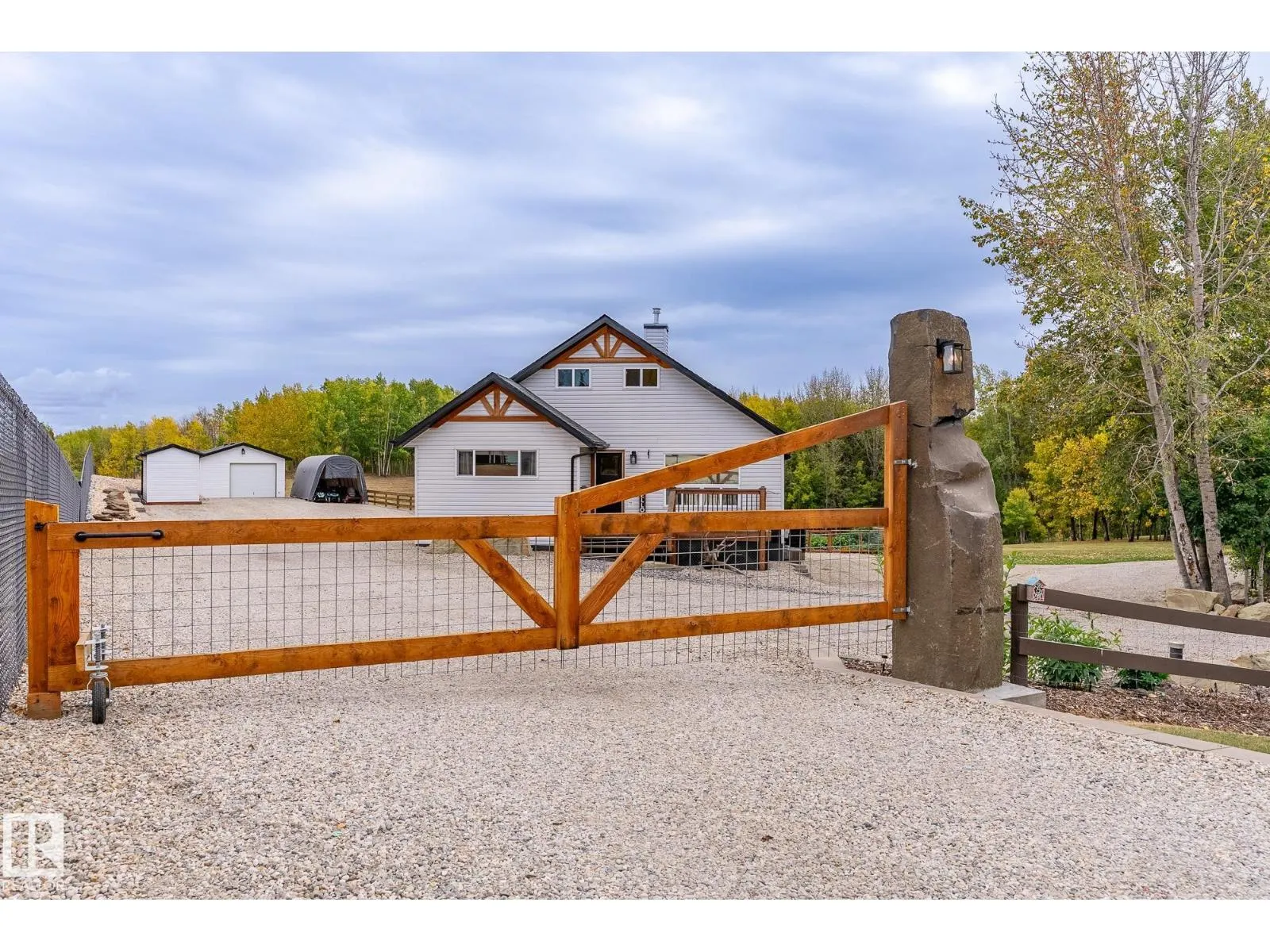 #105 52318 RGE ROAD 25