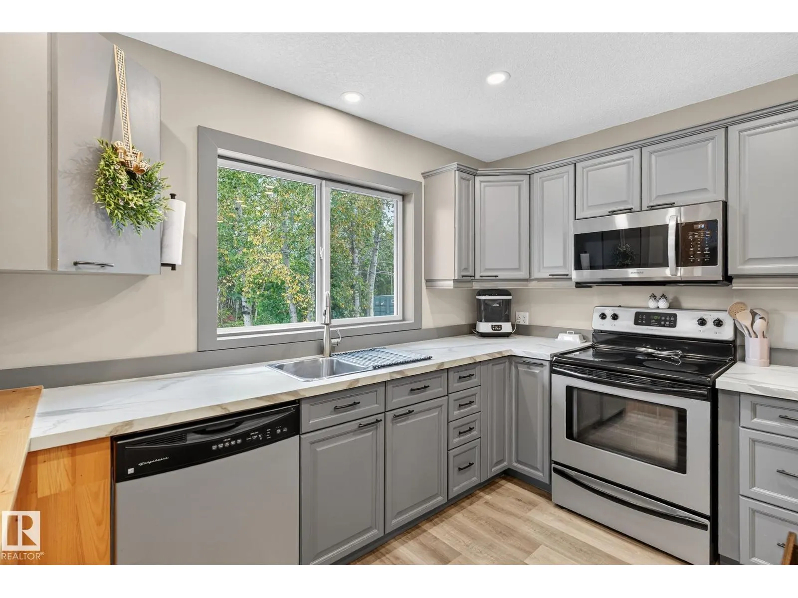 #105 52318 RGE ROAD 25