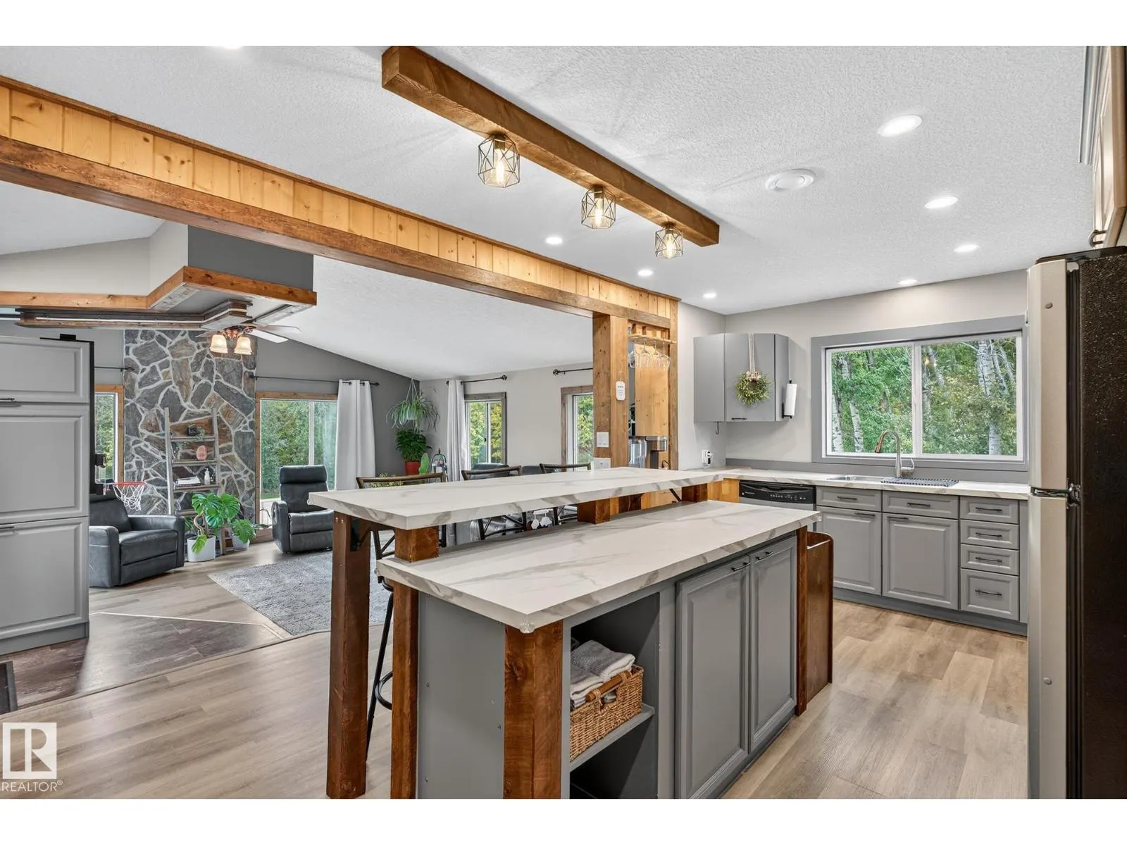 #105 52318 RGE ROAD 25