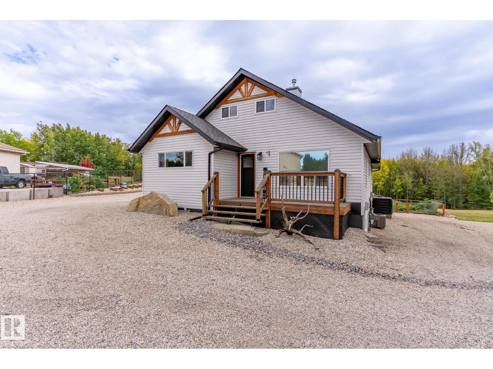 #105 52318 RGE ROAD 25
