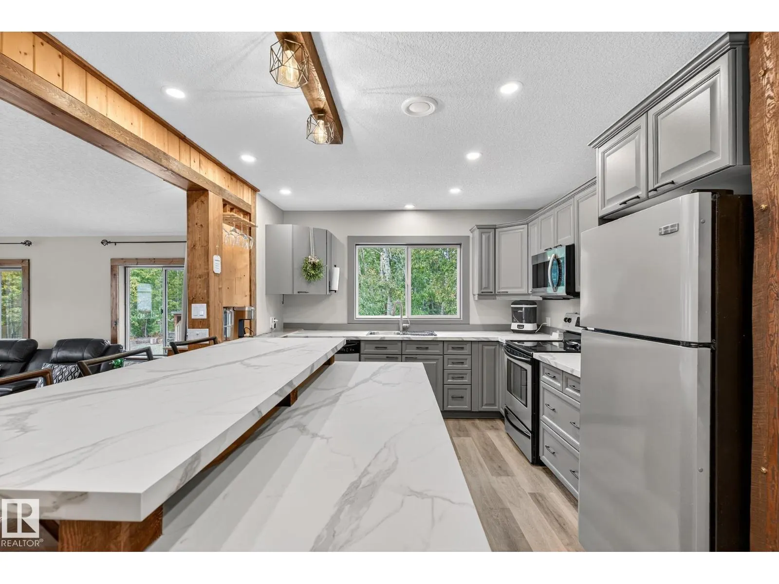 #105 52318 RGE ROAD 25