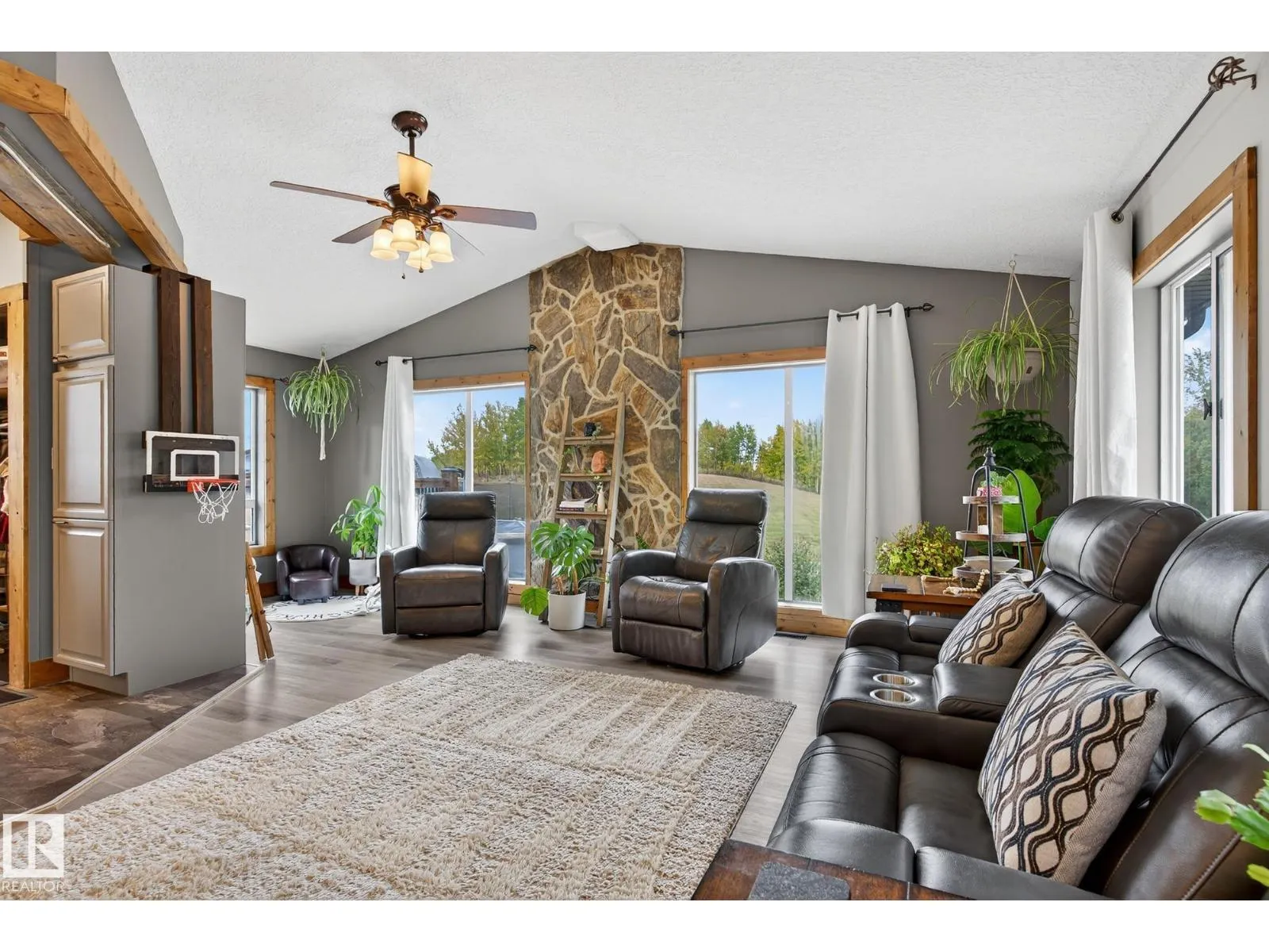 #105 52318 RGE ROAD 25
