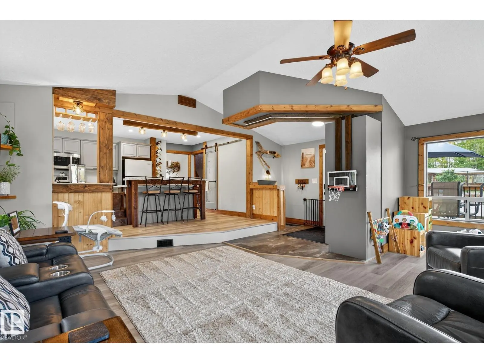 #105 52318 RGE ROAD 25