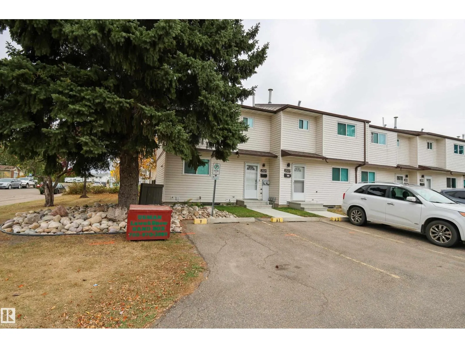 2577 135 AV NW