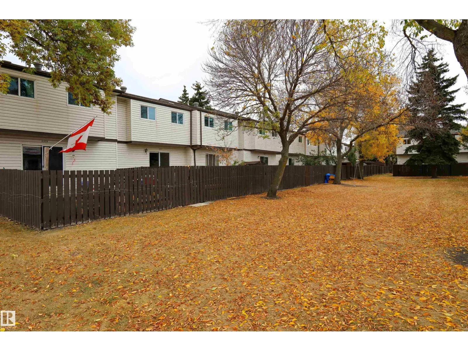 2577 135 AV NW