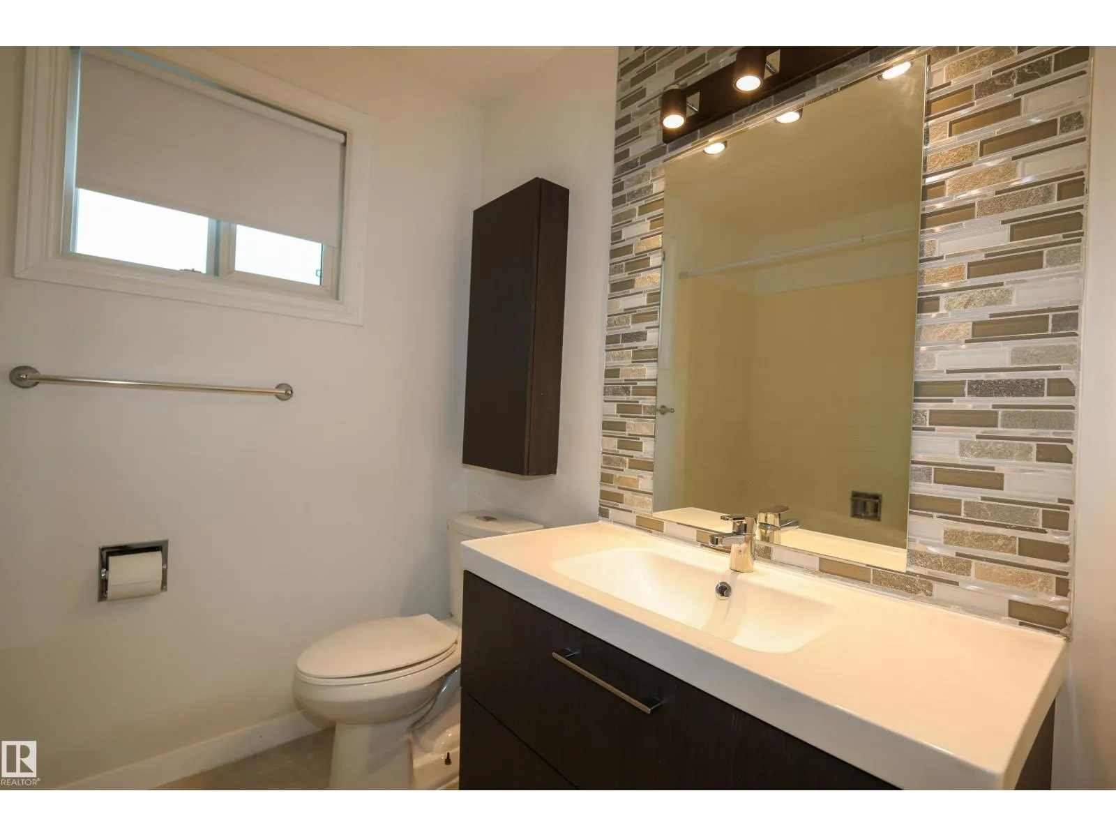 2577 135 AV NW