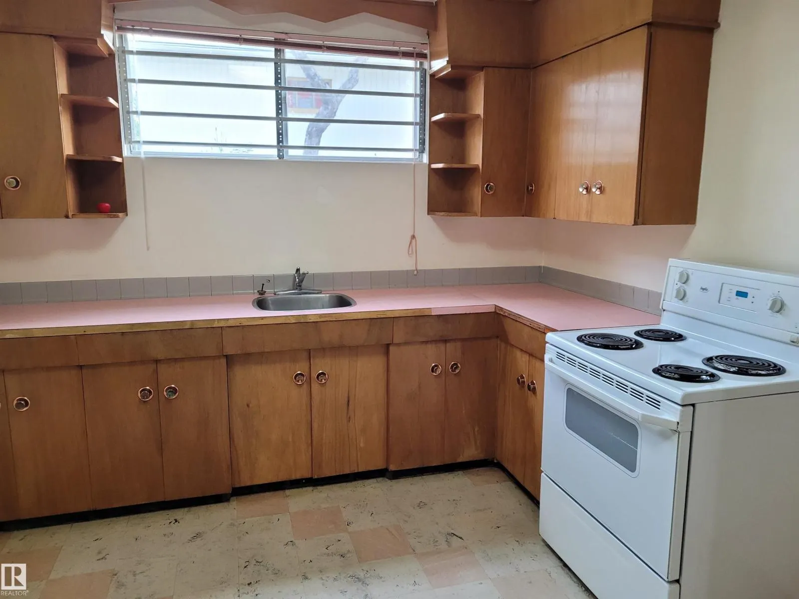 12334 77 ST NW
