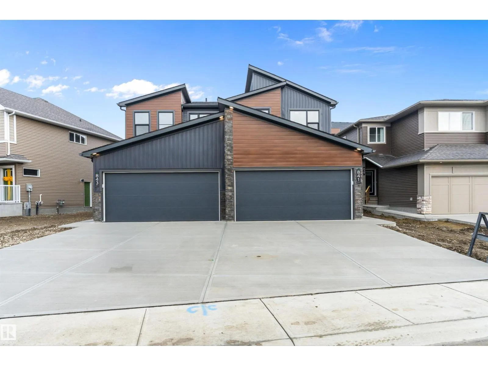 841 ROWAN CL SW