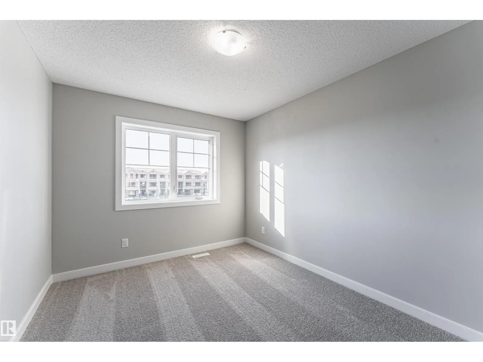 20512 22 AV NW