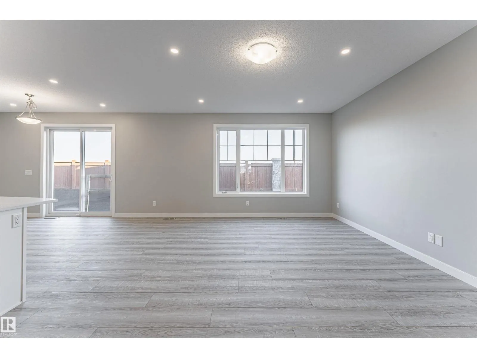 20512 22 AV NW