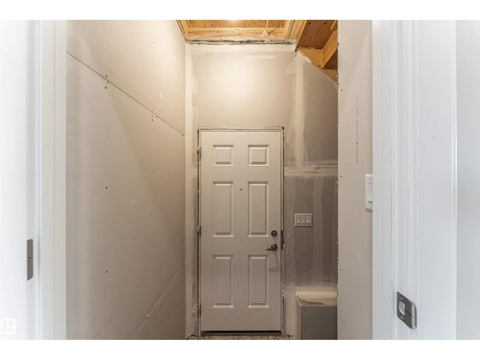 20512 22 AV NW