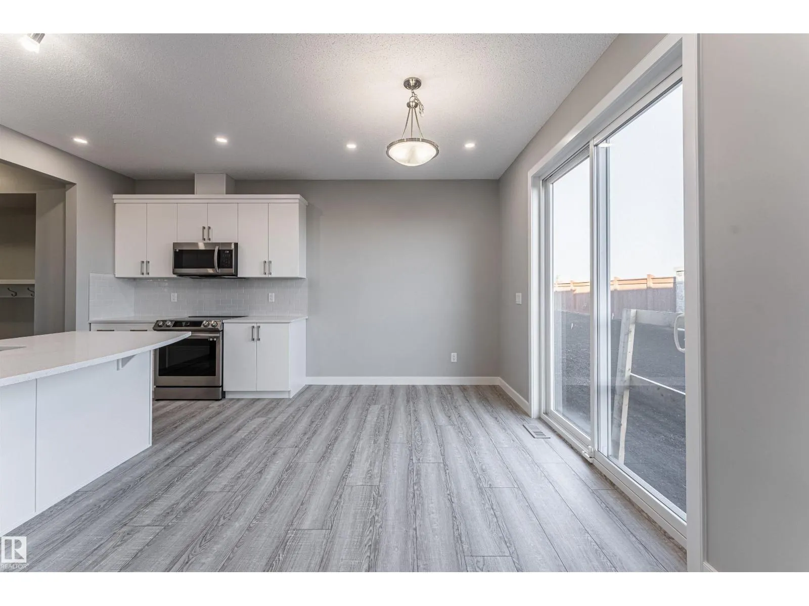 20512 22 AV NW