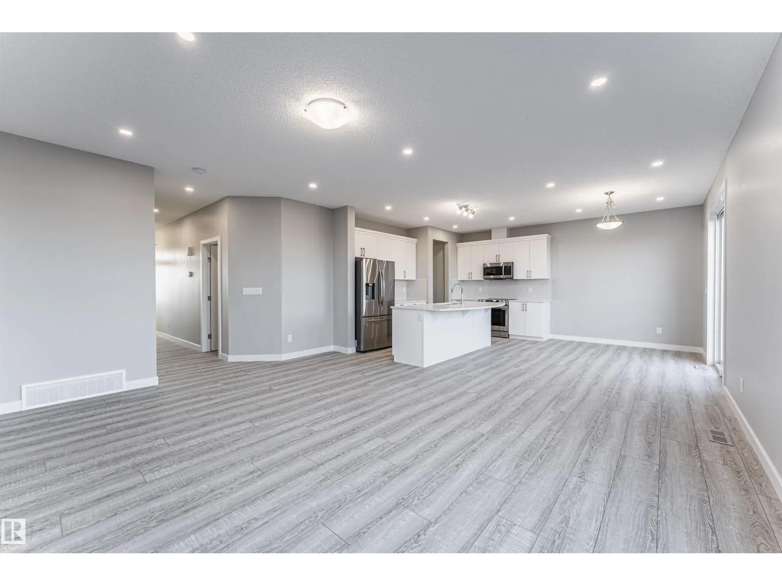 20512 22 AV NW