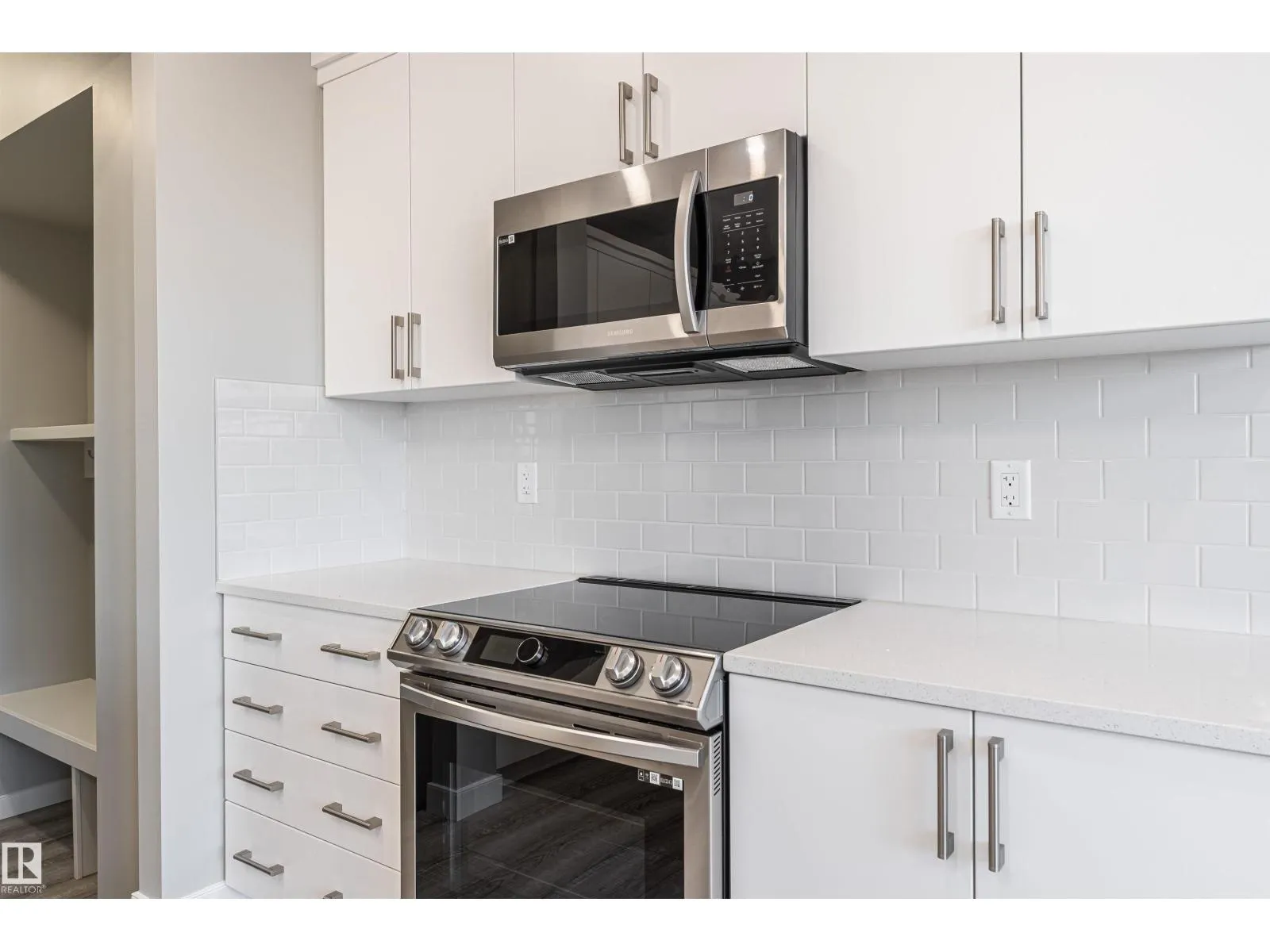 20512 22 AV NW