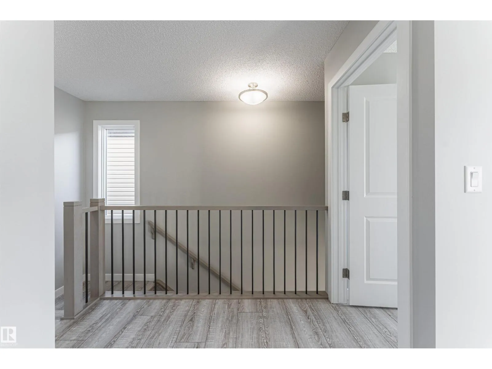 20512 22 AV NW