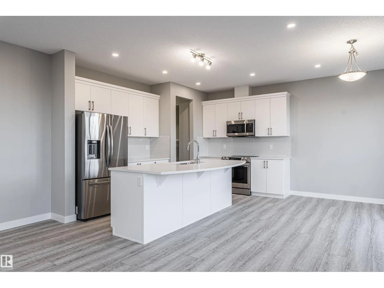 20512 22 AV NW