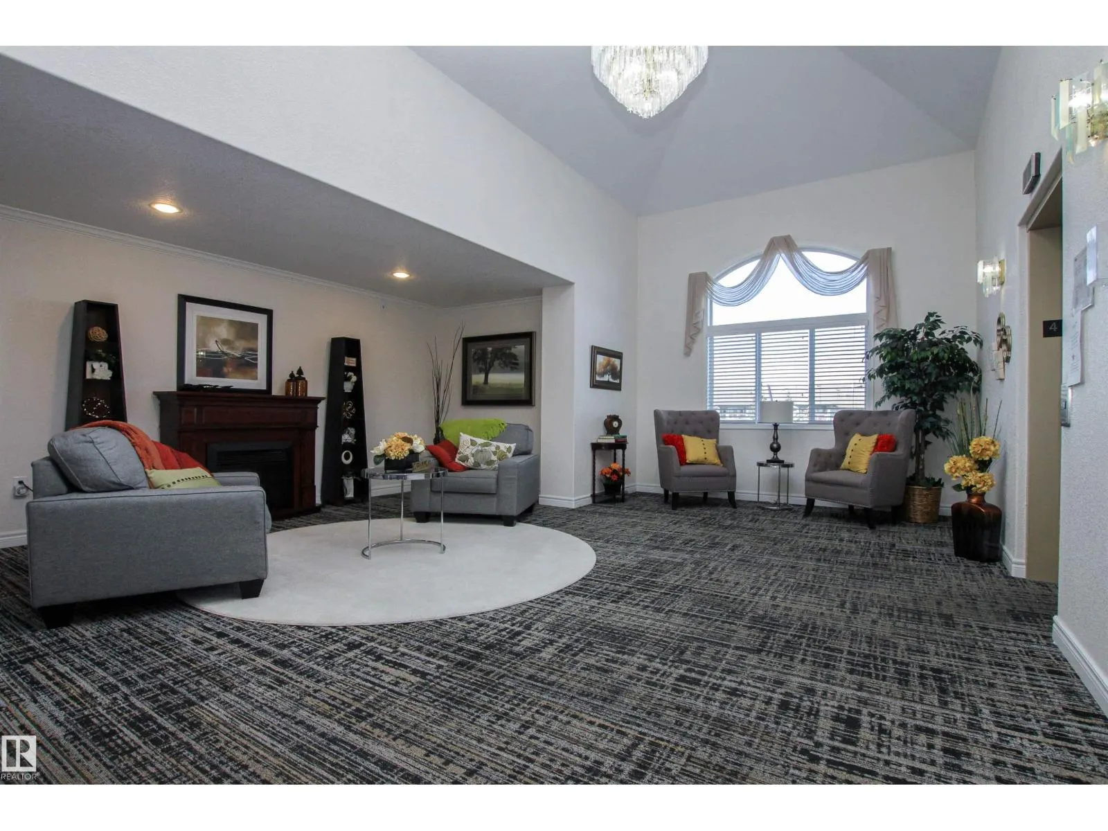 #404 69 CRYSTAL LN
