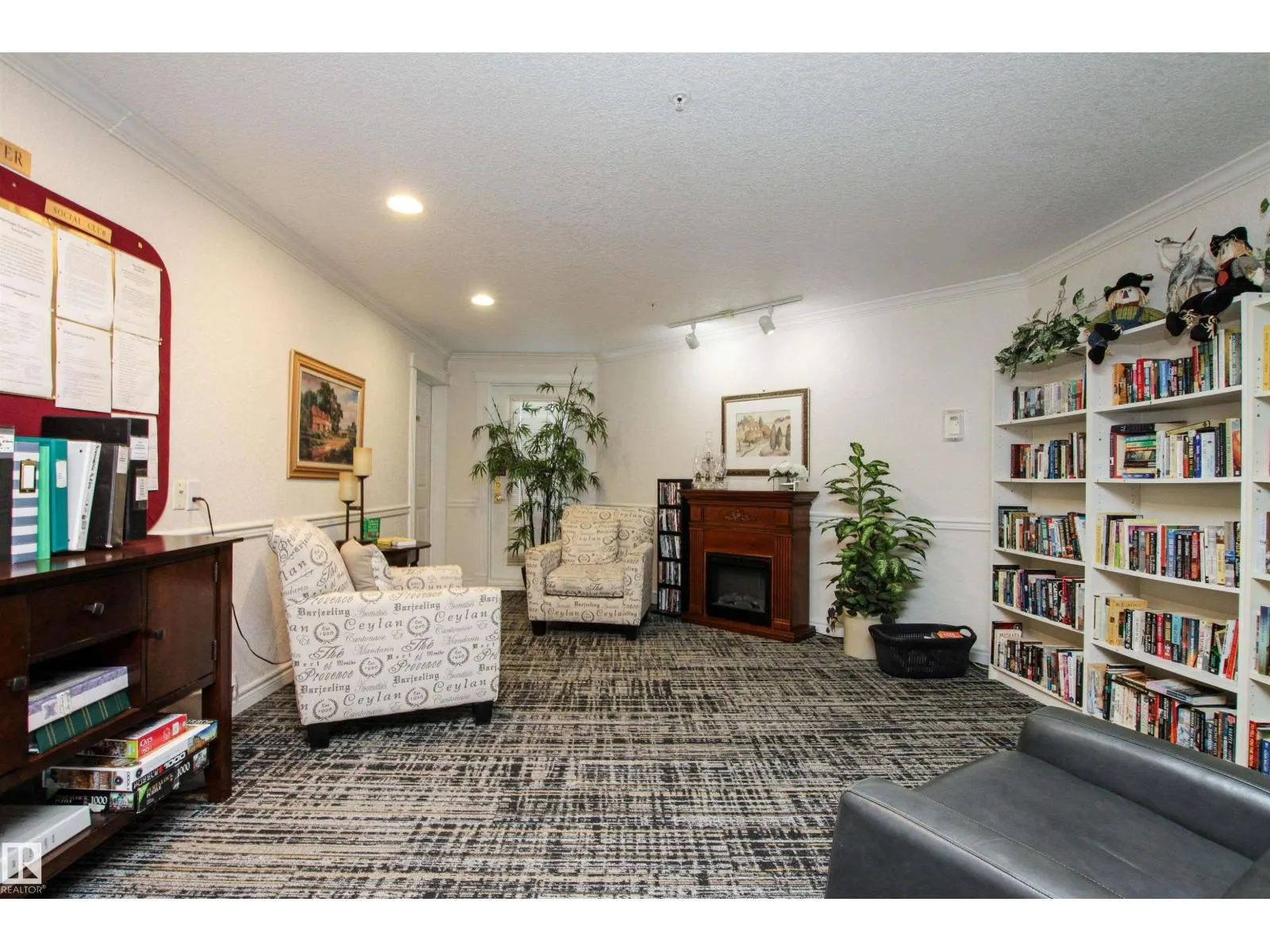 #404 69 CRYSTAL LN