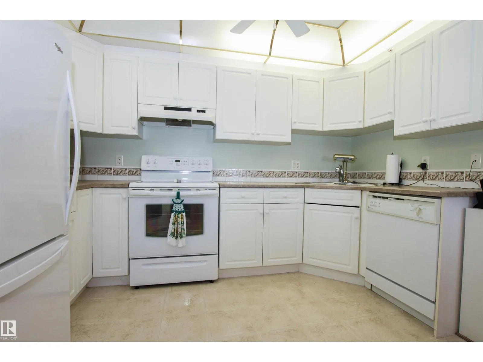 #404 69 CRYSTAL LN