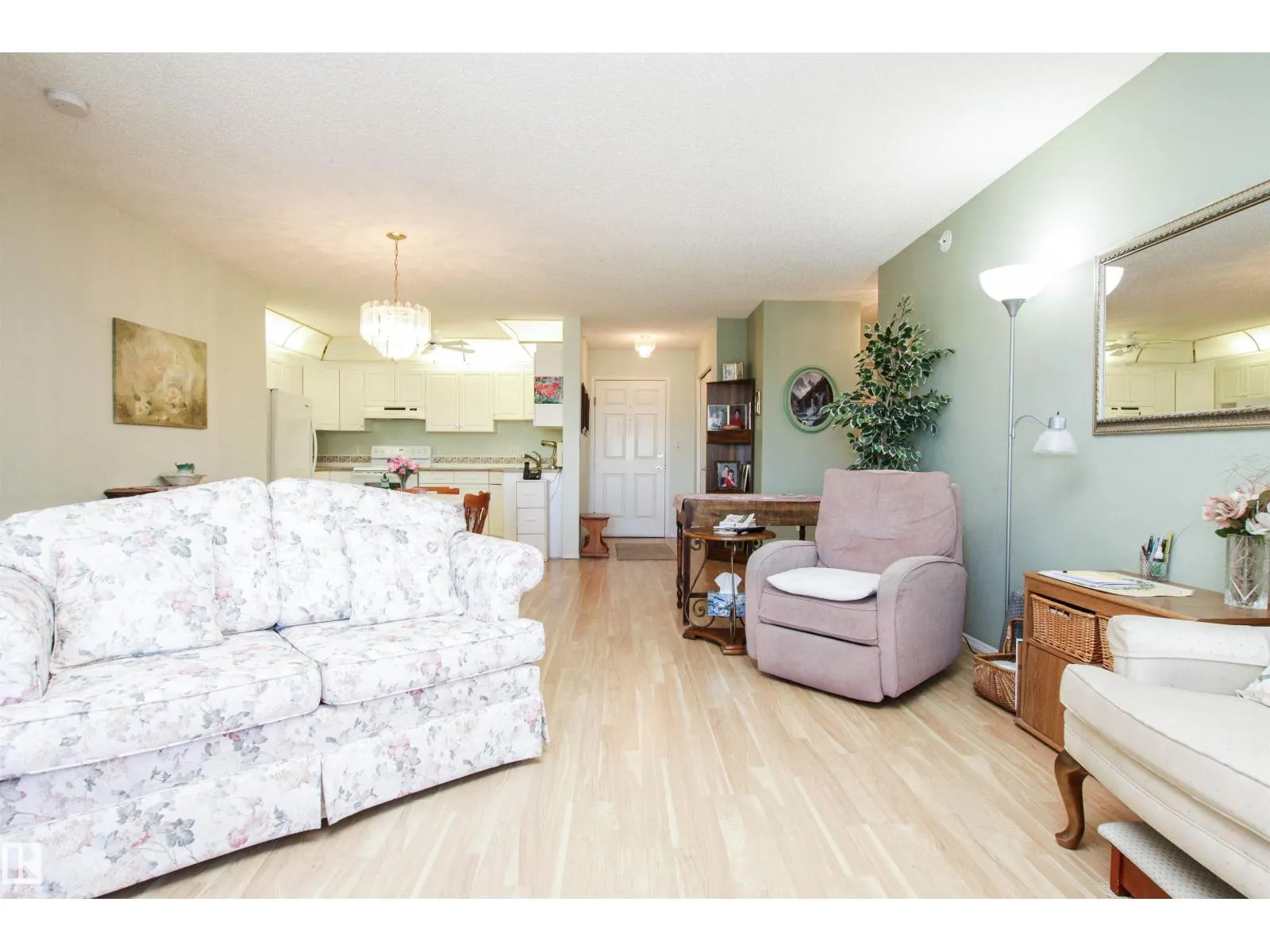 #404 69 CRYSTAL LN