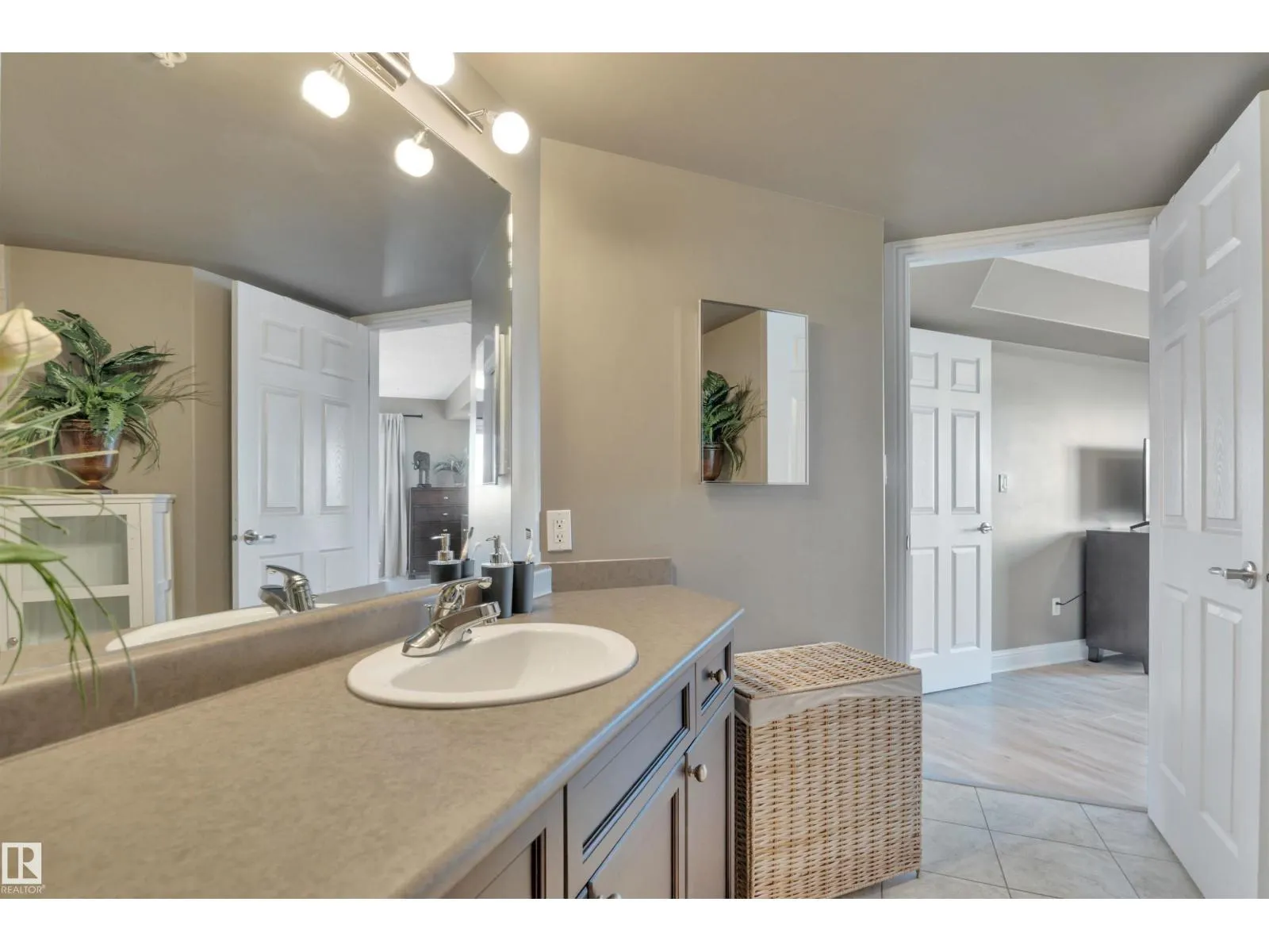 #305 14608 125 ST NW