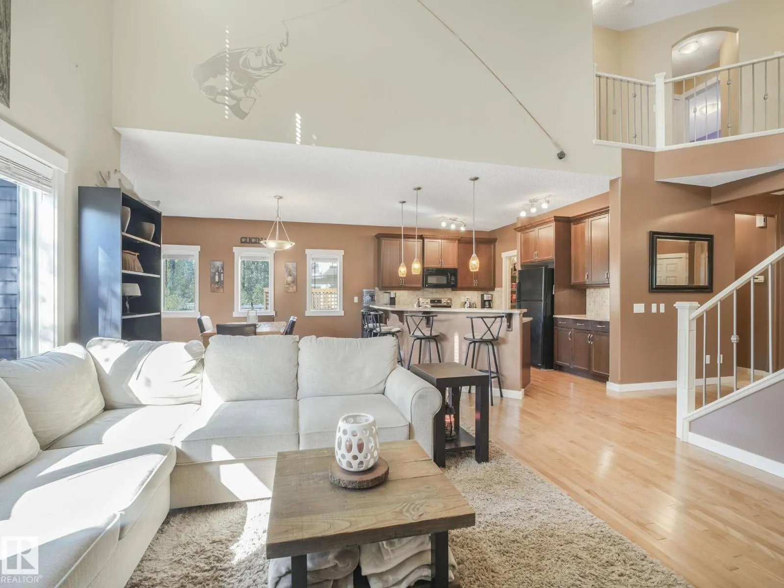 8103 16A AV SW