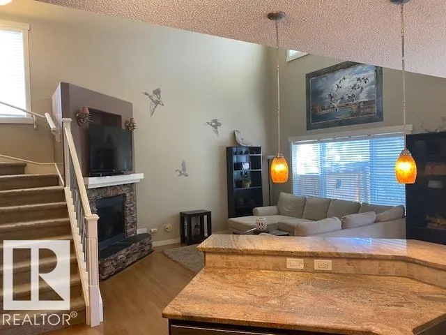 8103 16A AV SW