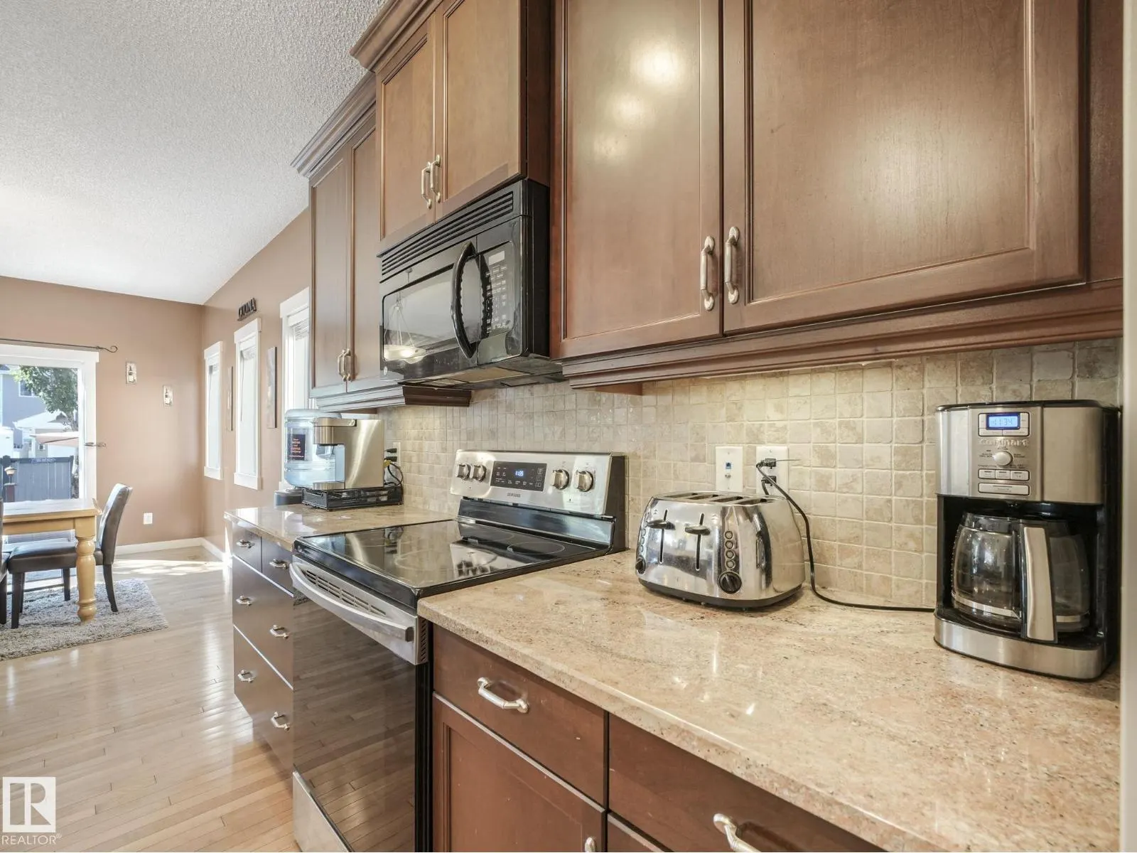 8103 16A AV SW