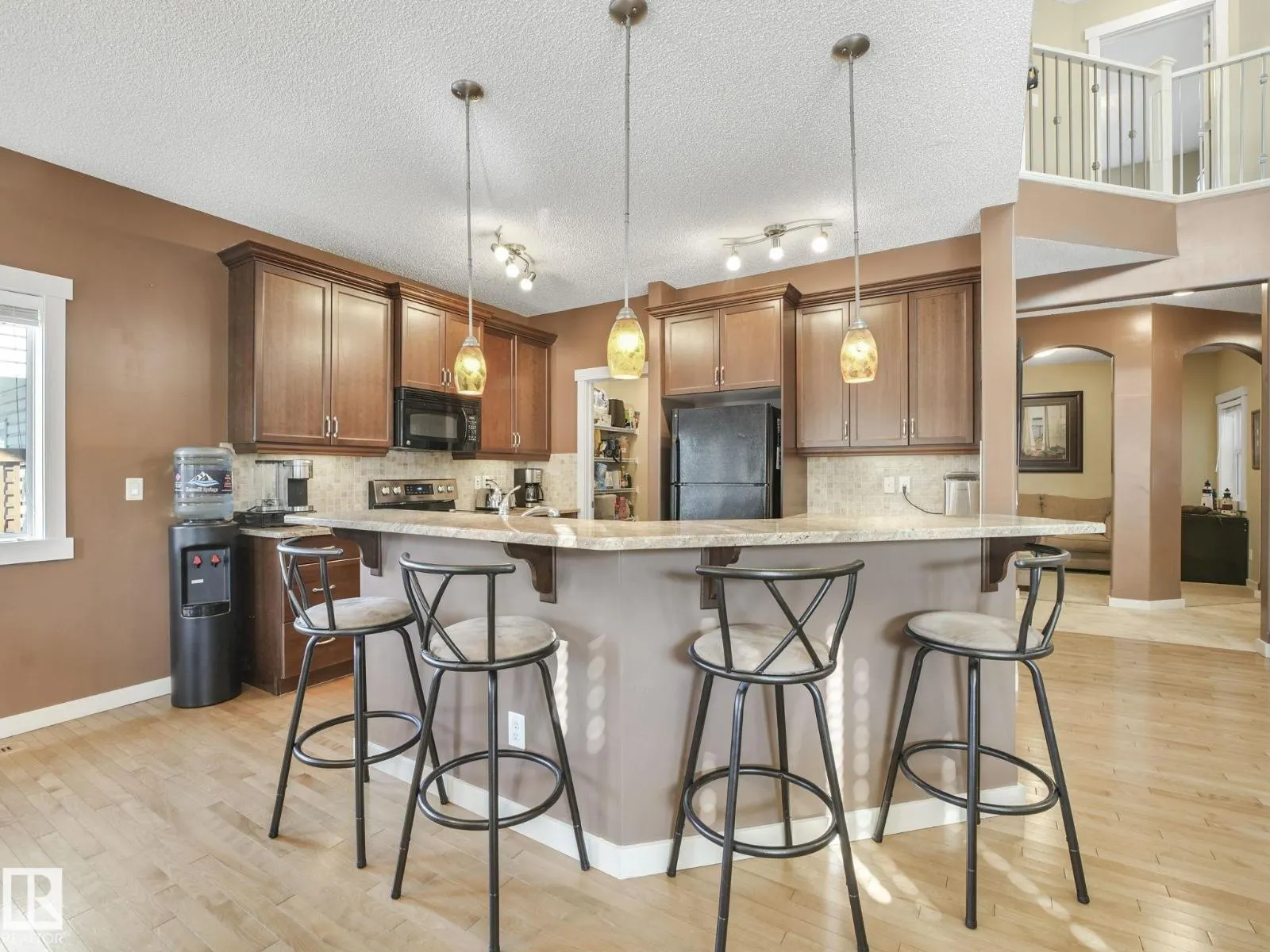 8103 16A AV SW