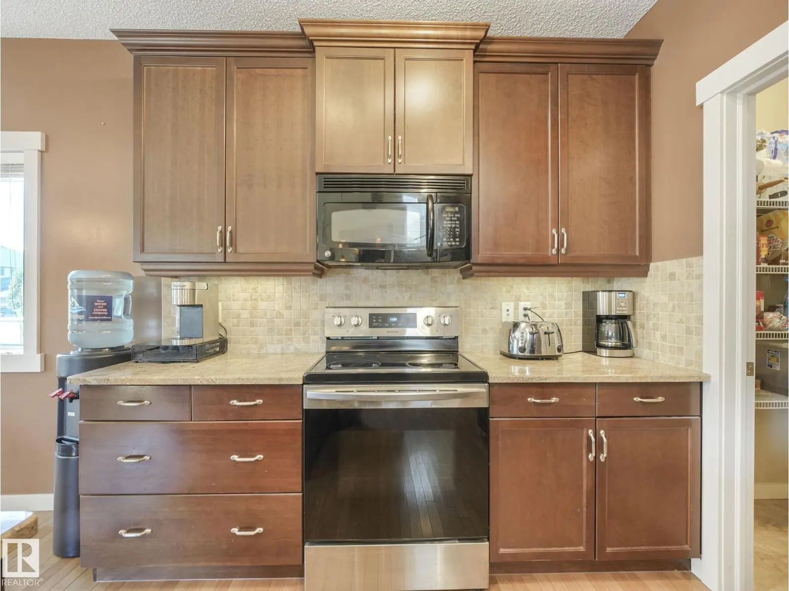 8103 16A AV SW