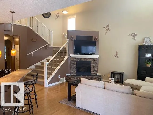 8103 16A AV SW