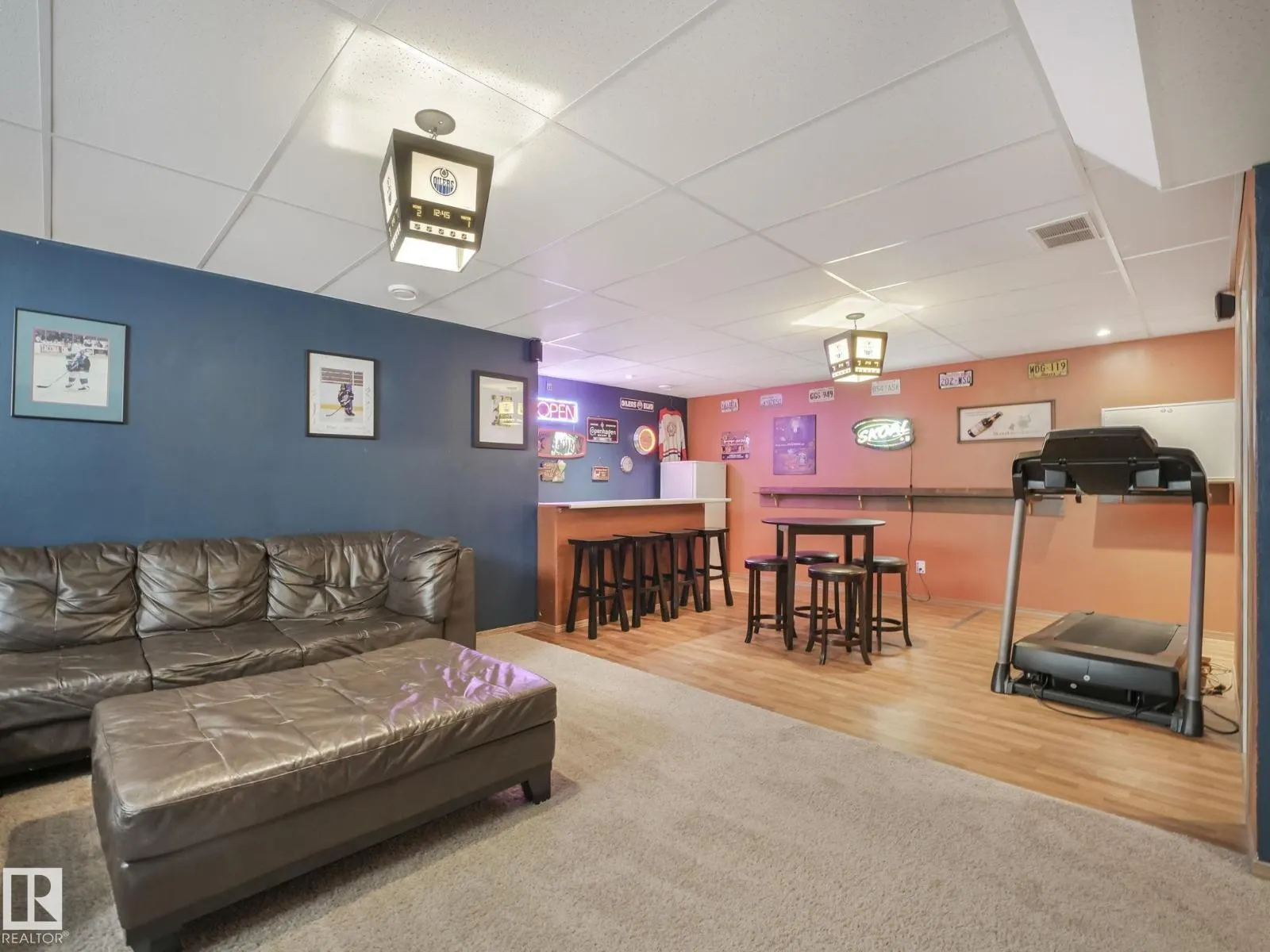 8103 16A AV SW