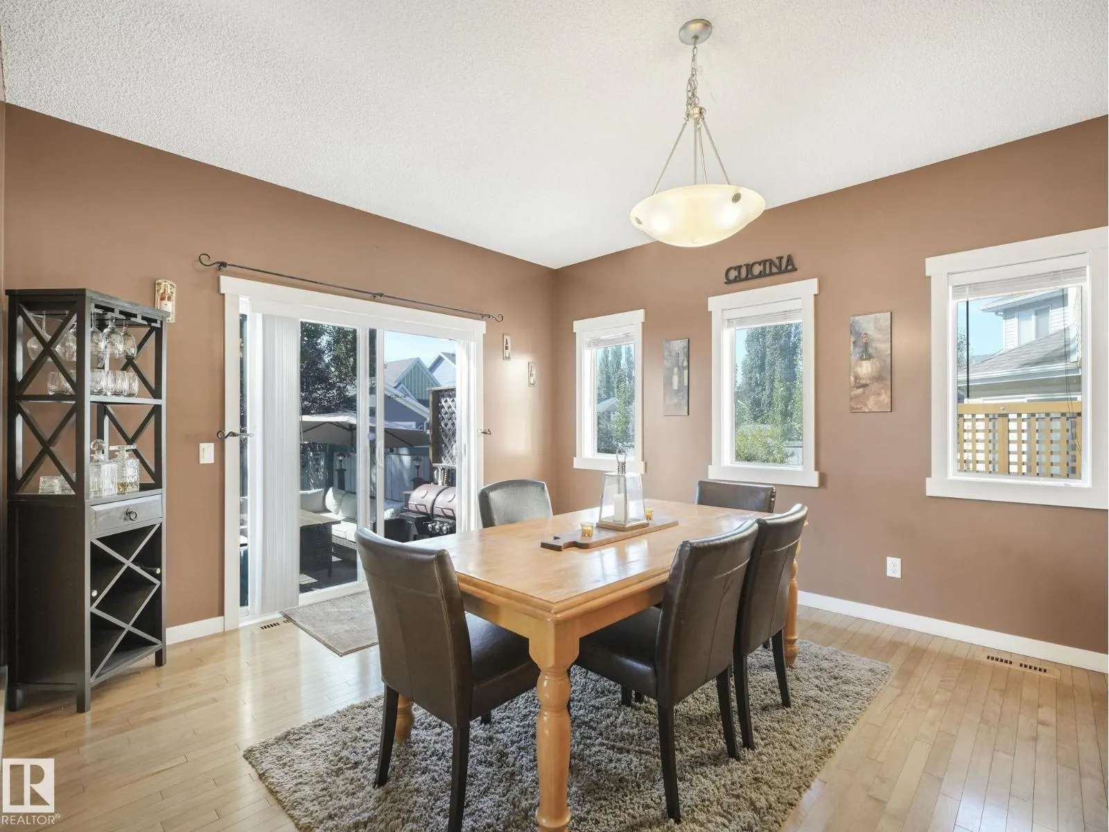 8103 16A AV SW