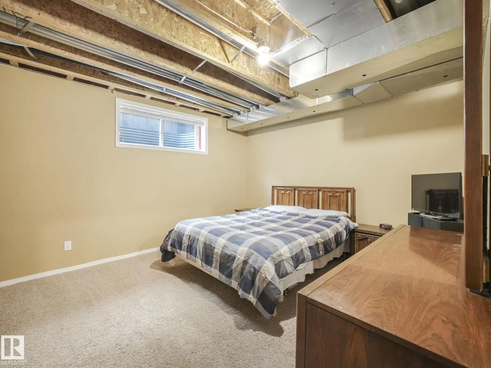 8103 16A AV SW