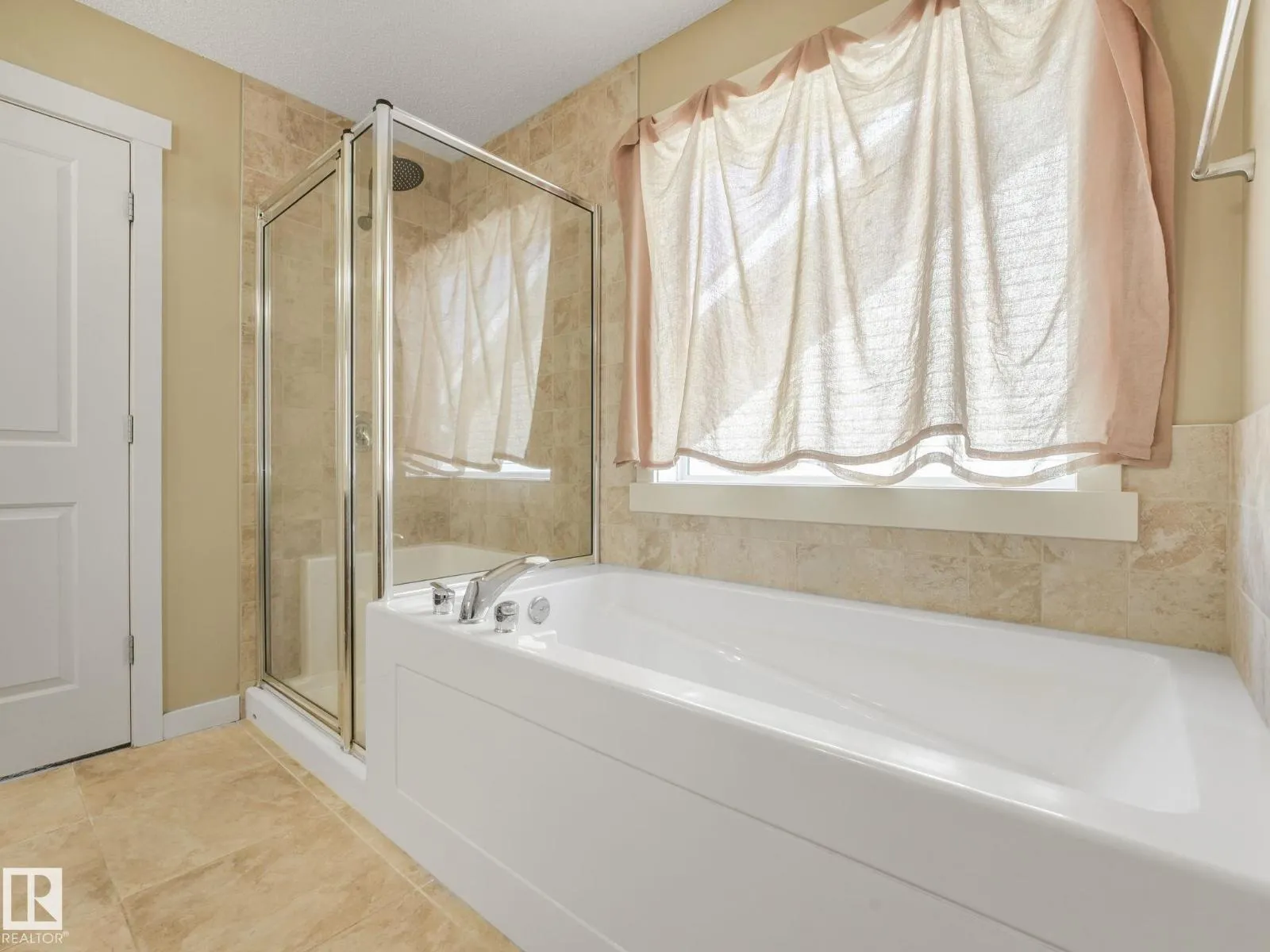 8103 16A AV SW