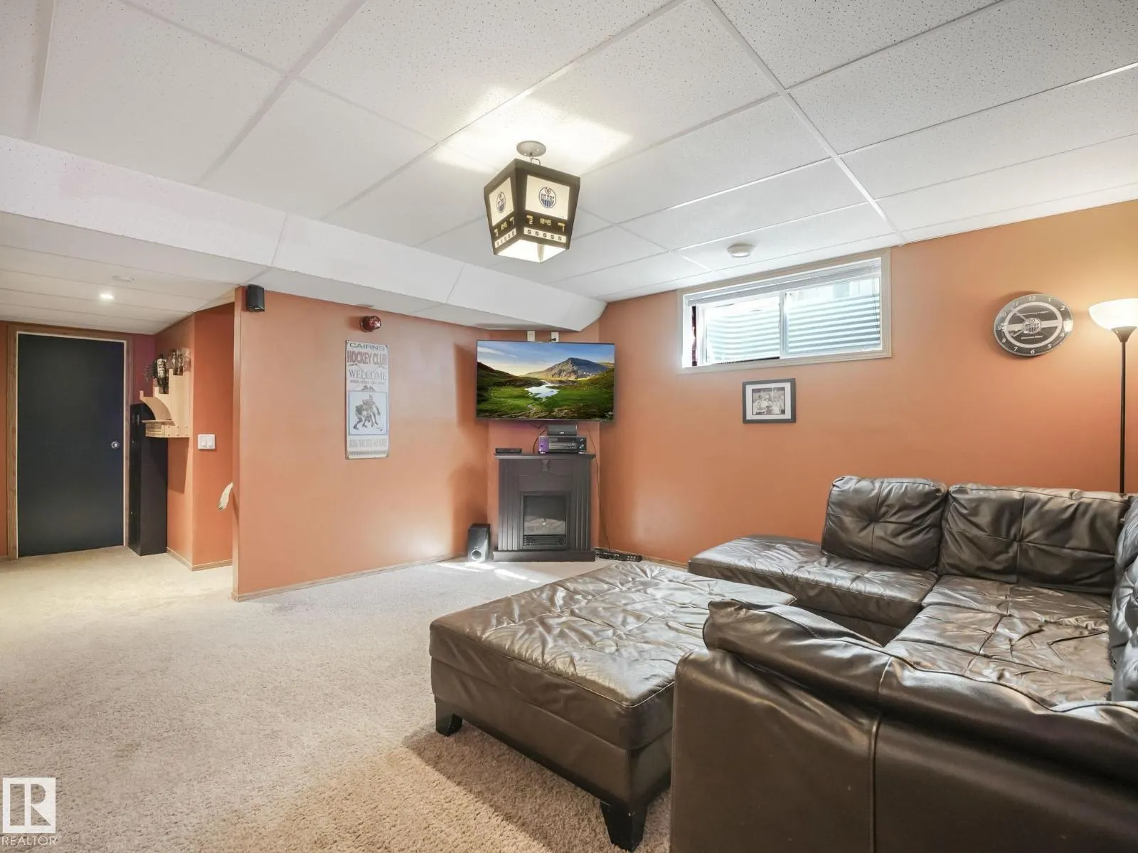 8103 16A AV SW