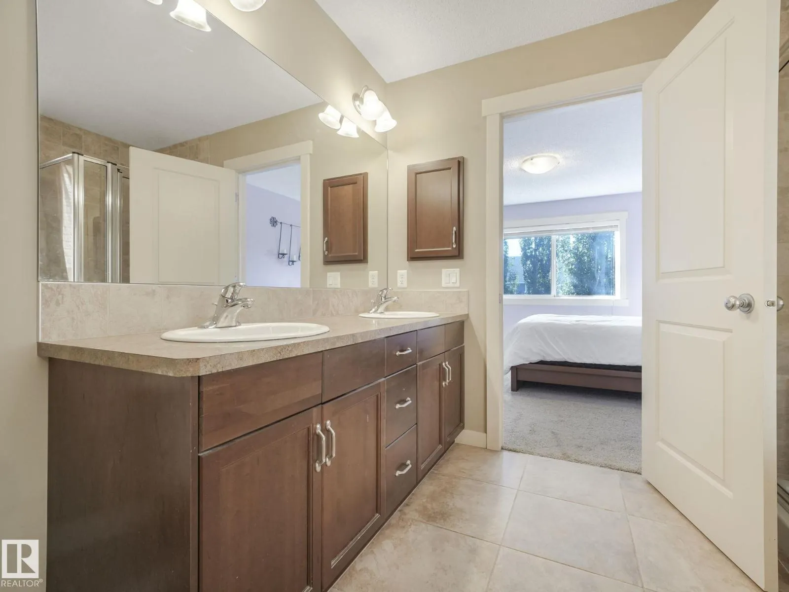 8103 16A AV SW