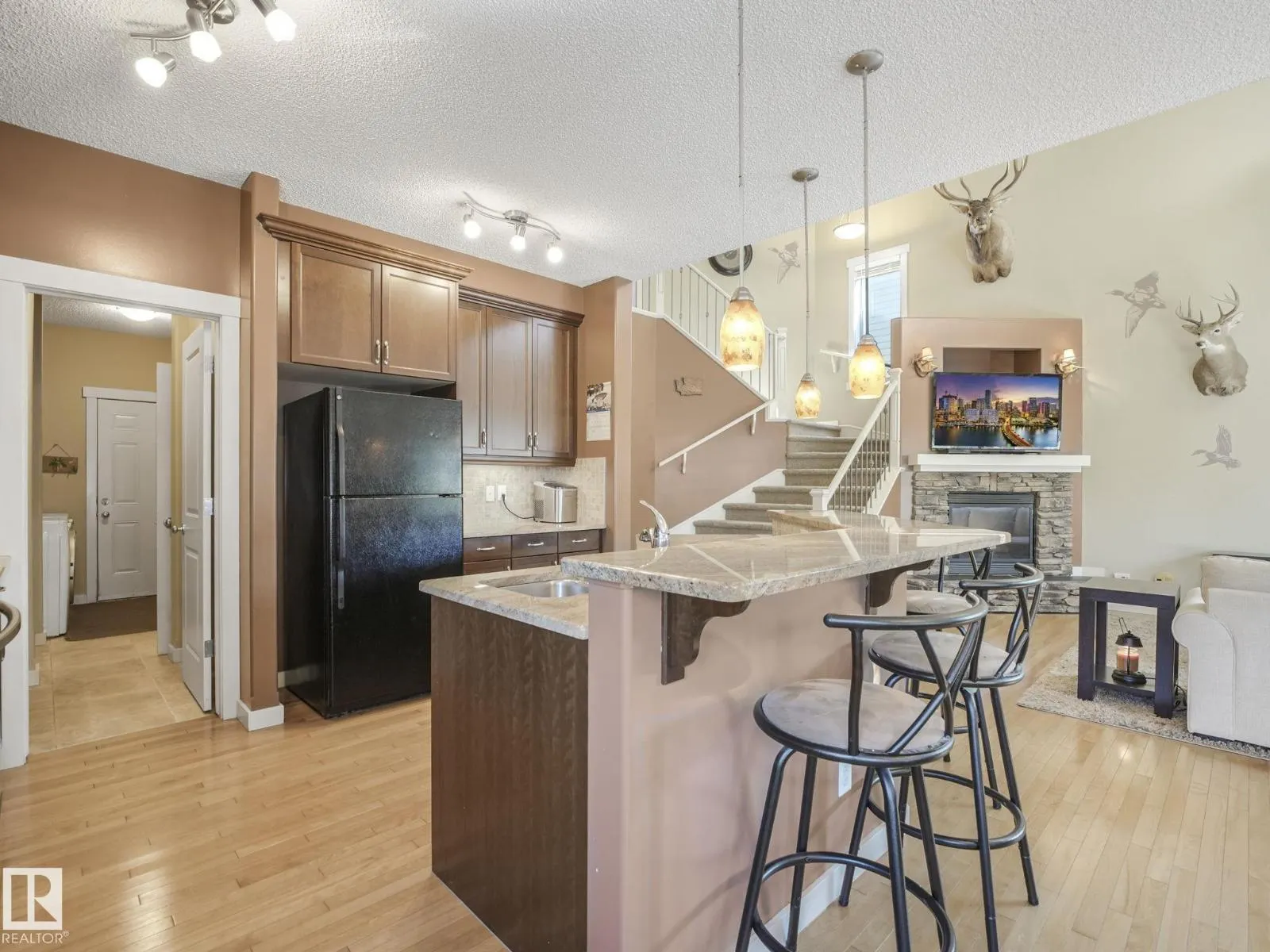 8103 16A AV SW