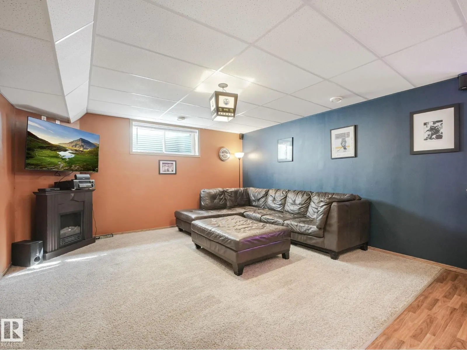 8103 16A AV SW