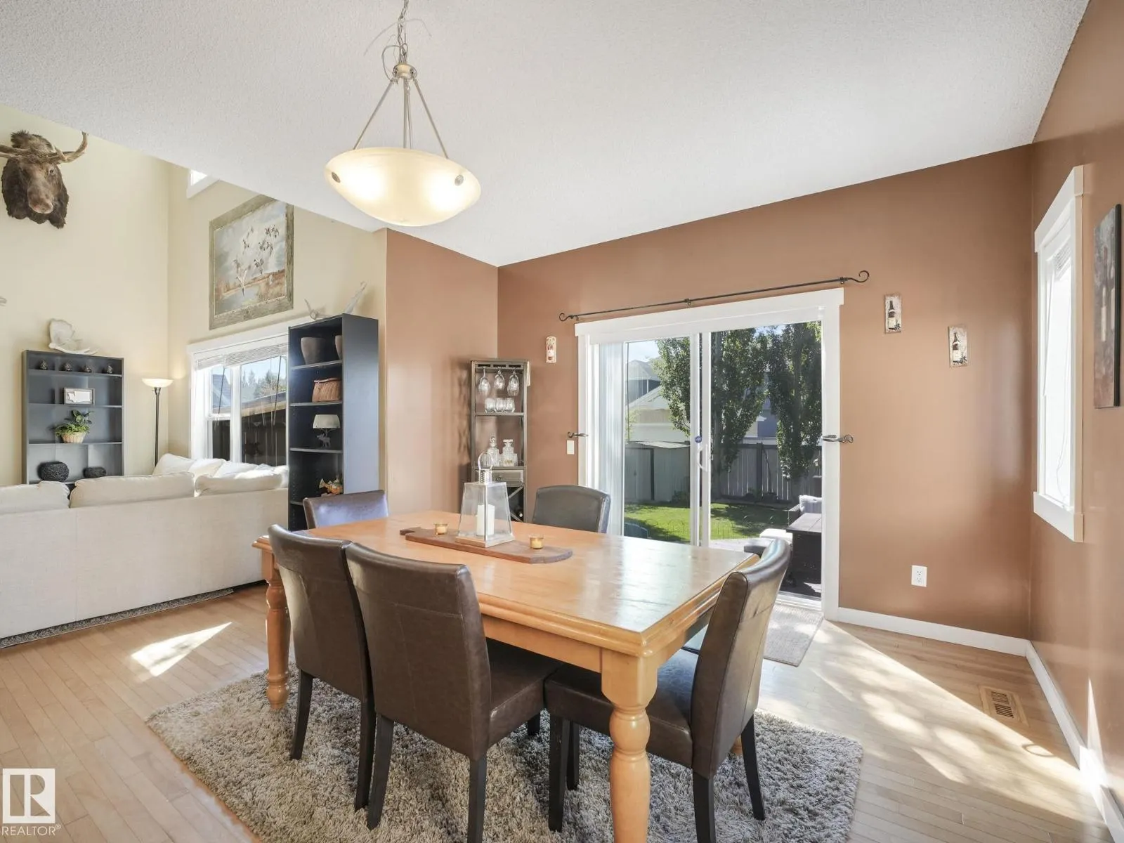 8103 16A AV SW