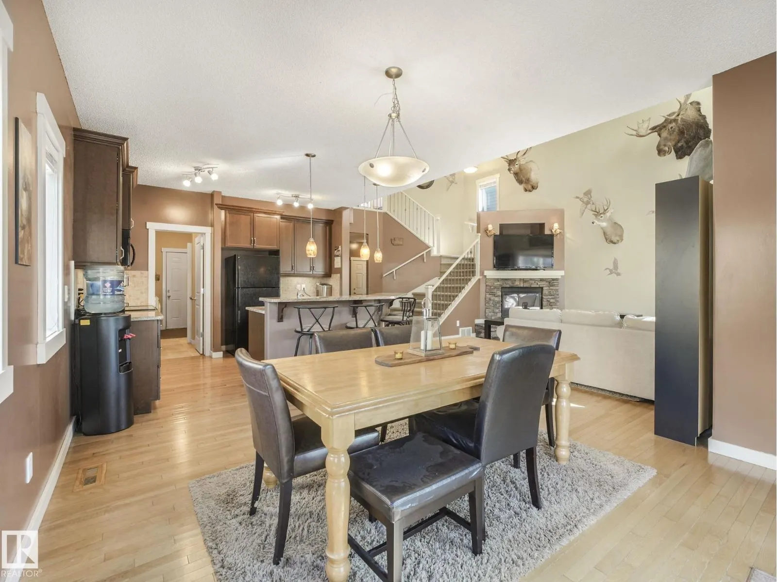8103 16A AV SW