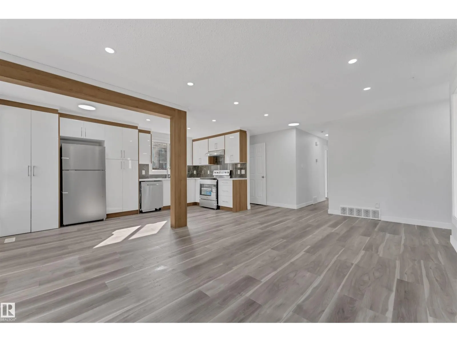 1758 37 ST NW