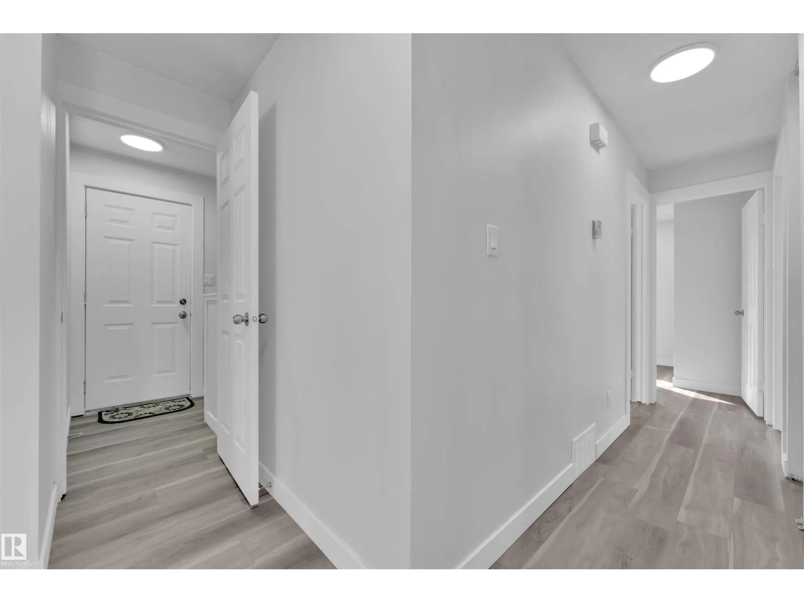 1758 37 ST NW