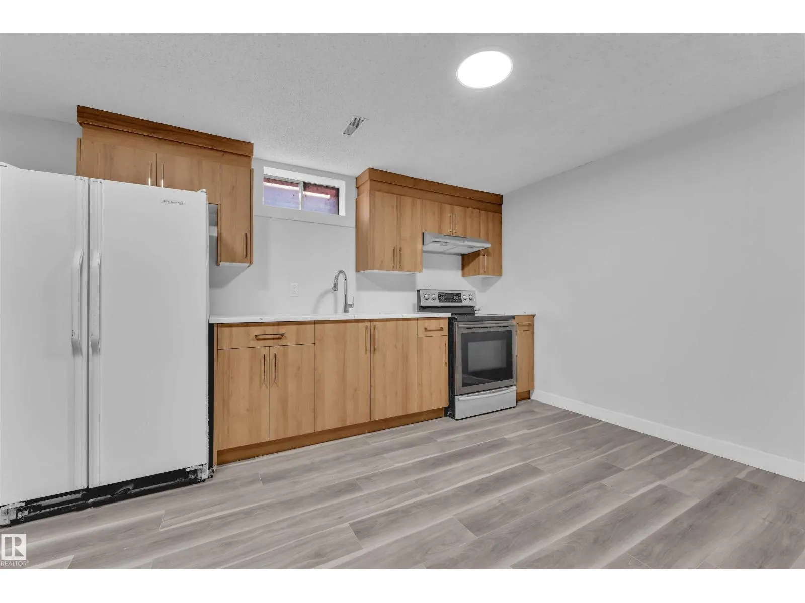 1758 37 ST NW