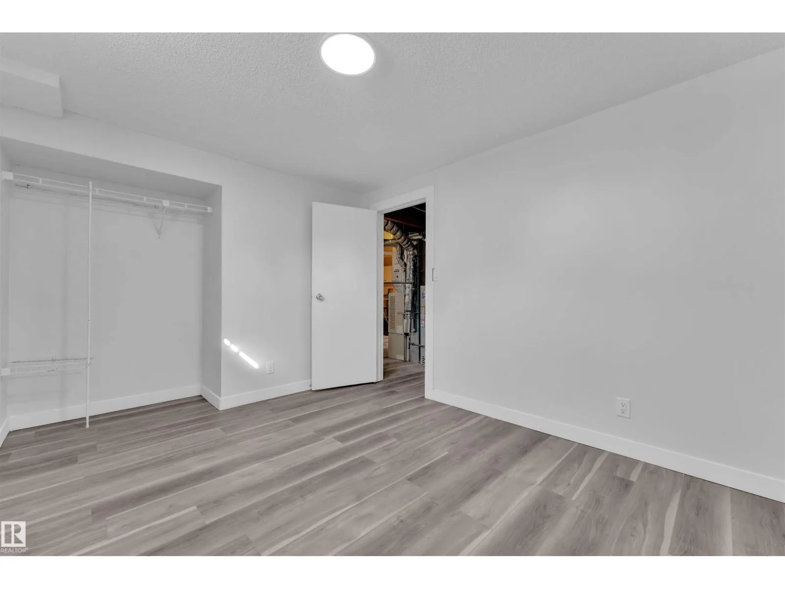 1758 37 ST NW