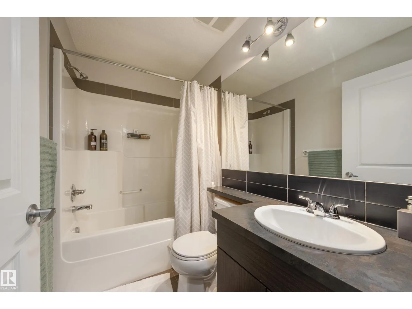 16722 64 ST NW