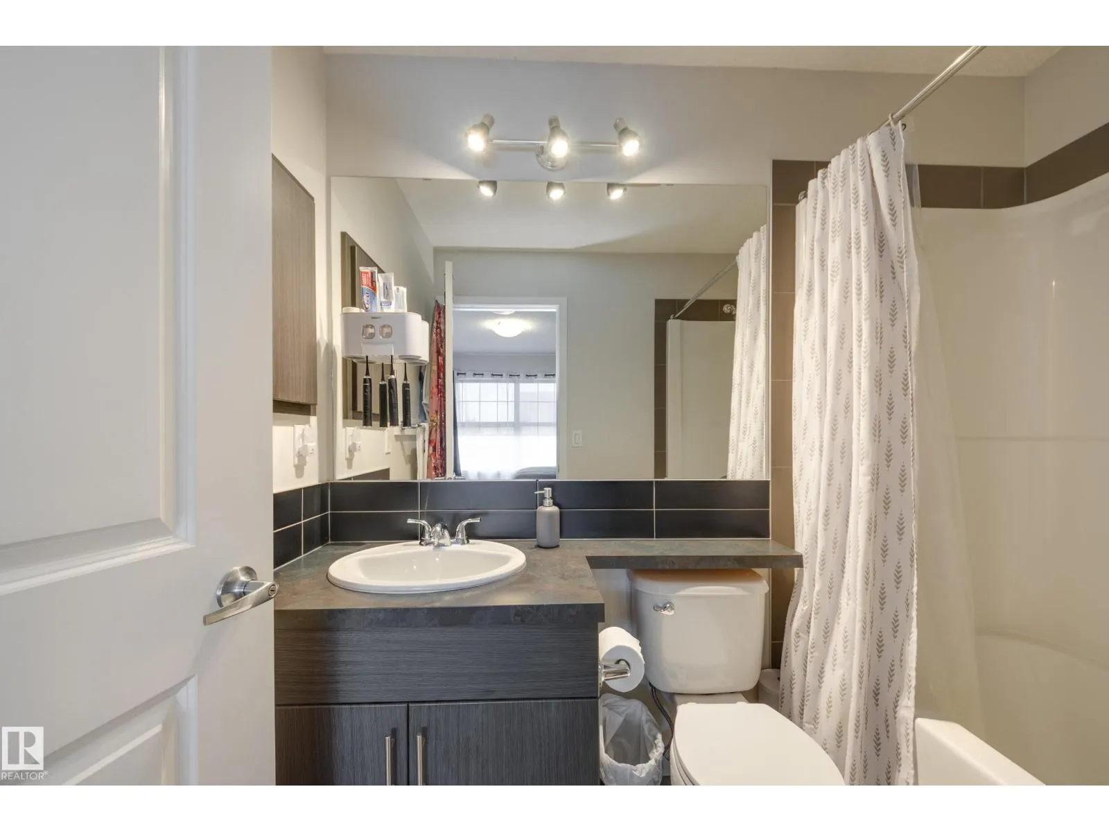 16722 64 ST NW
