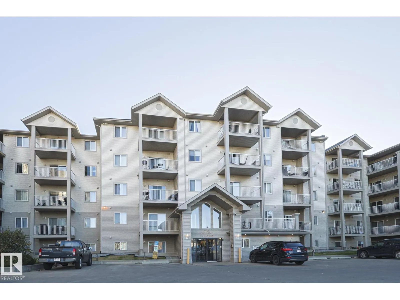 #120 7511 171 ST NW NW